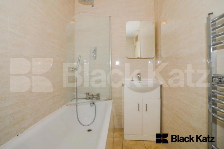 Beautiful apartment  925 Sq.Ft. with two bathrooms & balcony  Bullen Street, Battersea Park